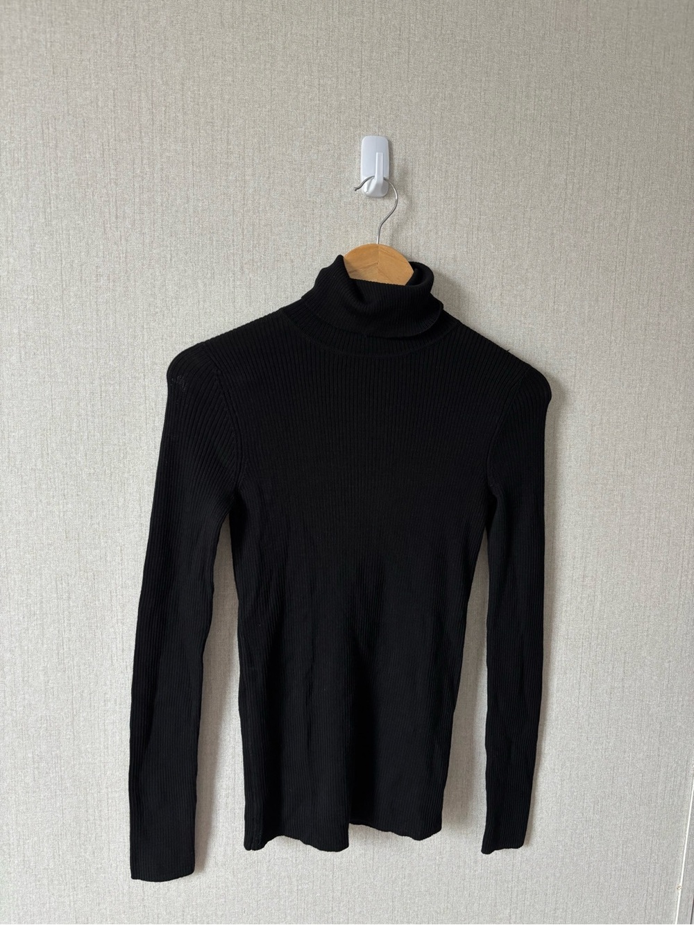 Uniqlo Black Ribbed Turtleneck Top
